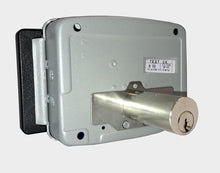 Încarcă imaginea în vizualizatorul Galerie, CISA 11721-60-1N7 – Yală electromagnetică aplicabilă 12V AC, backset reglabil 50–80 mm, deschidere din interior spre stânga | Cod 11721-60-1N7