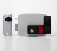 Încarcă imaginea în vizualizatorul Galerie, CISA 11731-60-2N7 – Yală electromagnetică cu buton interior și cilindru exterior, 12 V AC, backset reglabil, pentru porți și uși metalice | Made in Italy