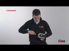 Încarcă și redă videoclipul în vizualizatorul Galerie, ISEO Serie 5 – Yală electromagnetică aplicabilă 12V AC, reversibilă (stânga/dreapta) cu backset reglabil 50–80 mm | Made in Italy