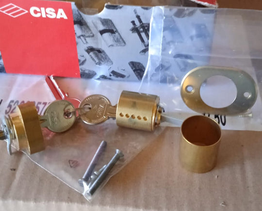 Cilindru exterior CISA 02110 din alama nichelata cu 3 chei