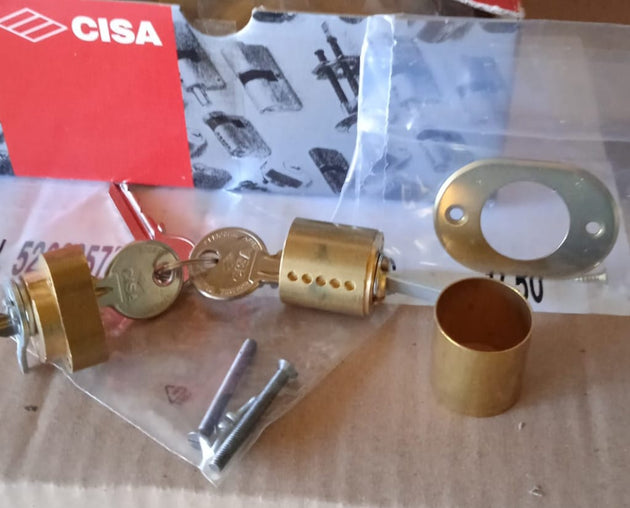 Cilindru exterior CISA 02110 din alama nichelata cu 3 chei
